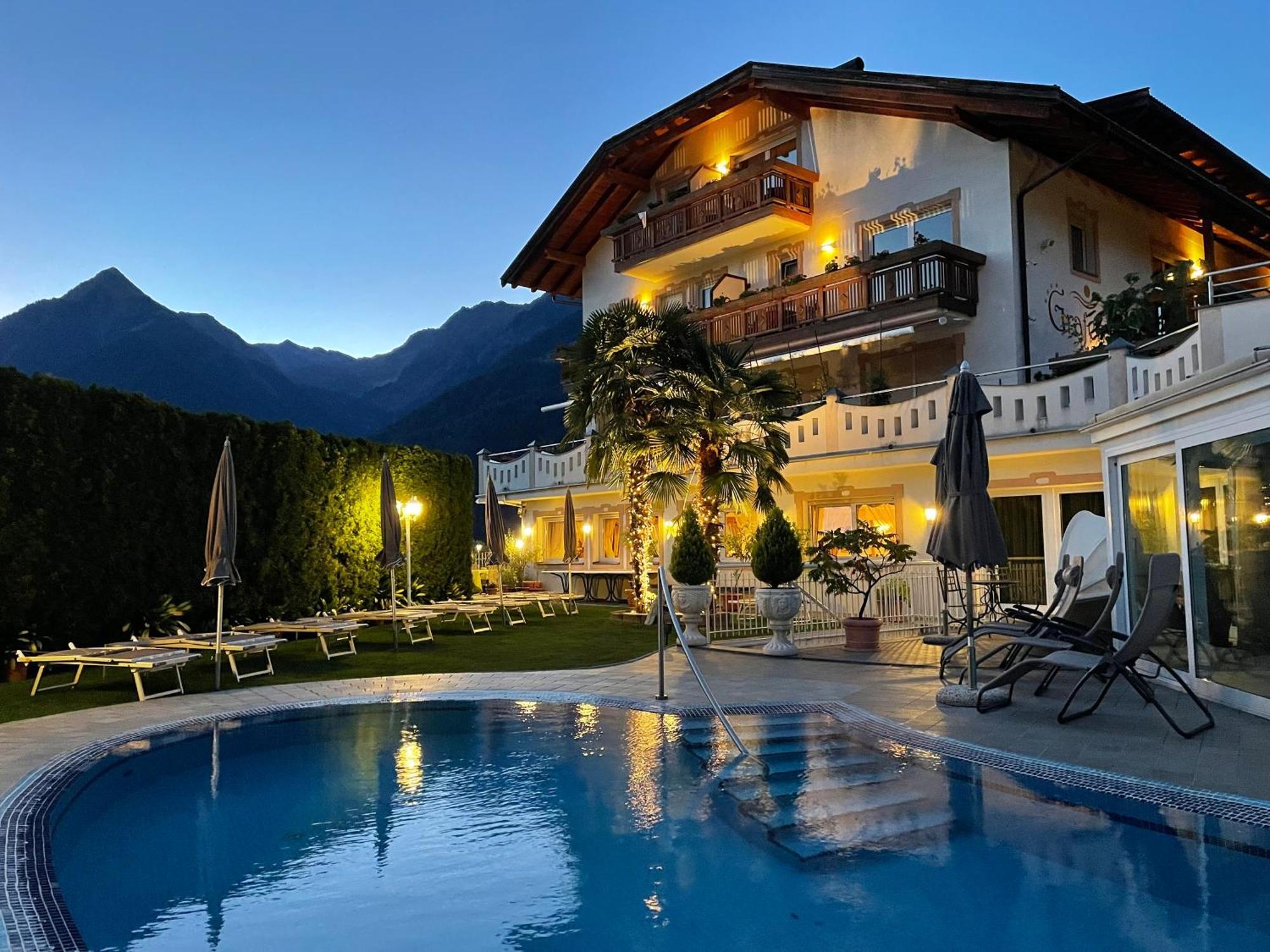 Adults Only Hotel Grafenstein Schenna Dış mekan fotoğraf